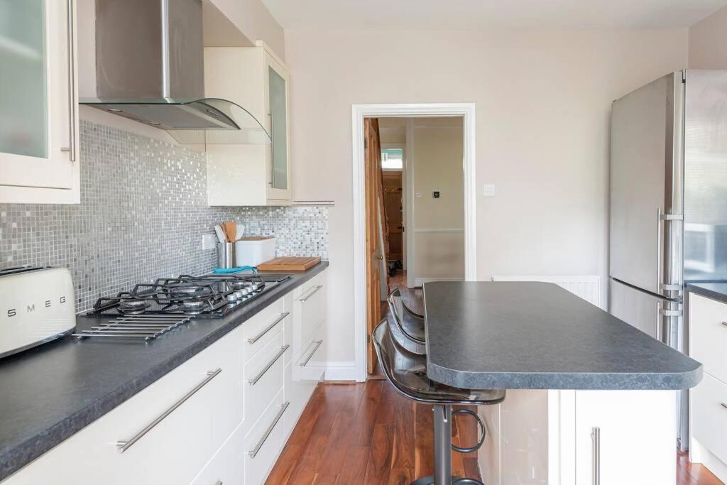 Spacious House - 2 Double Rooms - Street Parking - Garden Bath Eksteriør bilde